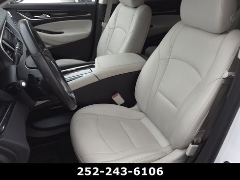 Used 2023 Buick Enclave Essence image 10