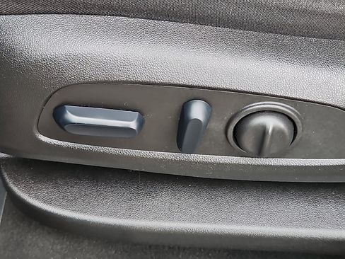 Used 2023 GMC Acadia SLE w/ Driver Convenience Package image 25