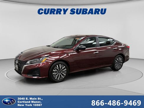 Used 2024 Nissan Altima 2.5 SV FWD image 1
