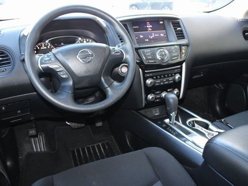 Used 2019 Nissan Pathfinder S image 4