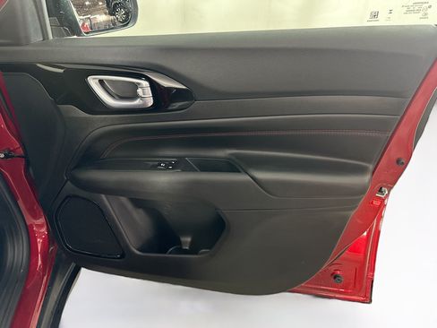 Used 2025 Jeep Compass Trailhawk AWD/4WD image 31
