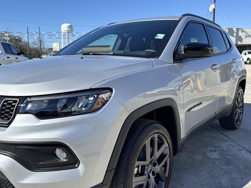 New 2026 Jeep Compass Latitude image 6