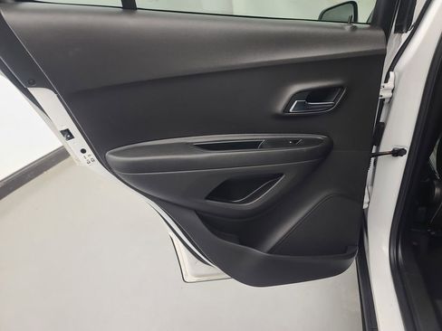 Used 2017 Chevrolet Trax Premier w/ Driver Confidence II Package image 17