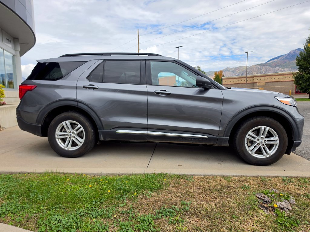 Used 2024 Ford Explorer XLT w/ Equipment Group 202A AWD/4WD image 4