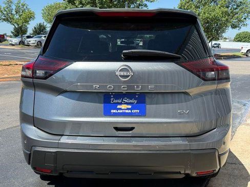 Used 2024 Nissan Rogue SV w/ SV Premium Package FWD image 15