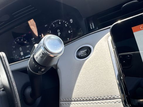 Used 2020 Land Rover Range Rover Evoque First Edition image 17