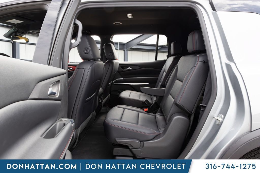 Used 2025 Chevrolet Traverse Z71 AWD/4WD image 19