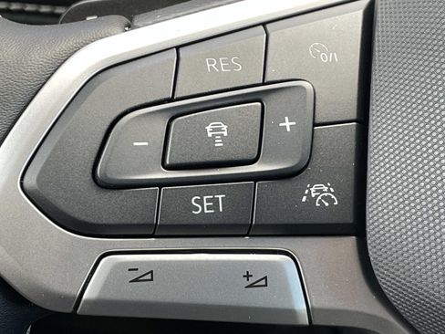 New 2026 Volkswagen Atlas Cross Sport SE FWD image 21