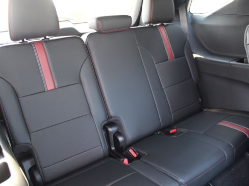 New 2027 Chevrolet Traverse RS w/ LPO, Floor Liner Package AWD/4WD image 24