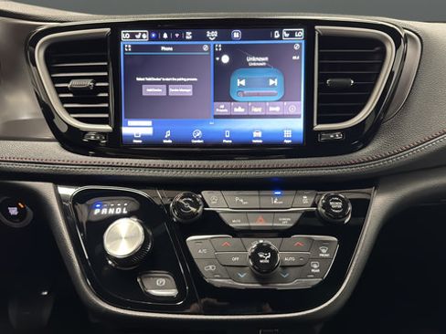 New 2027 Chrysler Pacifica Select FWD image 11