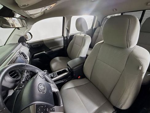 Certified 2019 Toyota Tacoma SR5 image 5