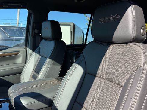 New 2025 Chevrolet Suburban High Country image 21