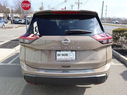 Certified 2025 Nissan Rogue SV AWD/4WD image 7