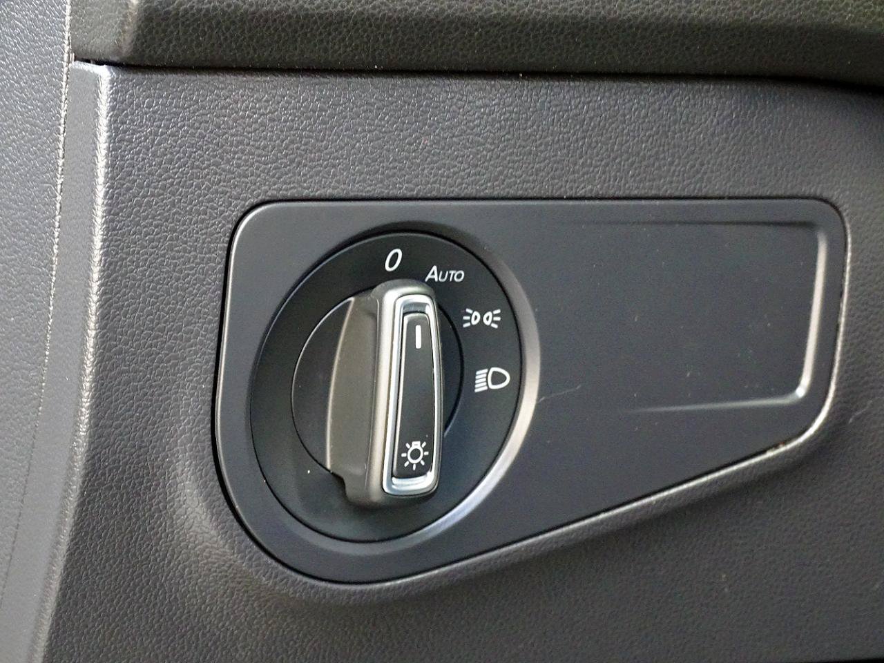 Used 2020 Volkswagen Tiguan SE w/ Panoramic Sunroof Package FWD image 18