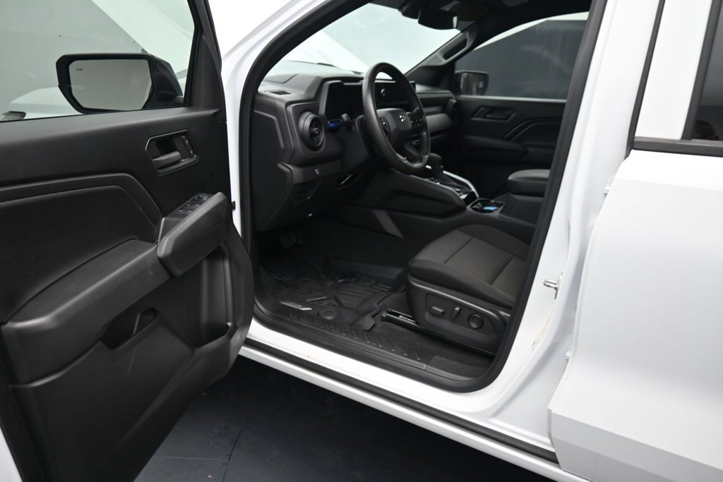 Used 2024 Chevrolet Colorado Trail Boss w/ Technology Package AWD/4WD image 15