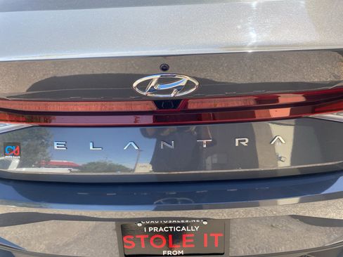 Used 2023 Hyundai Elantra SEL FWD image 11