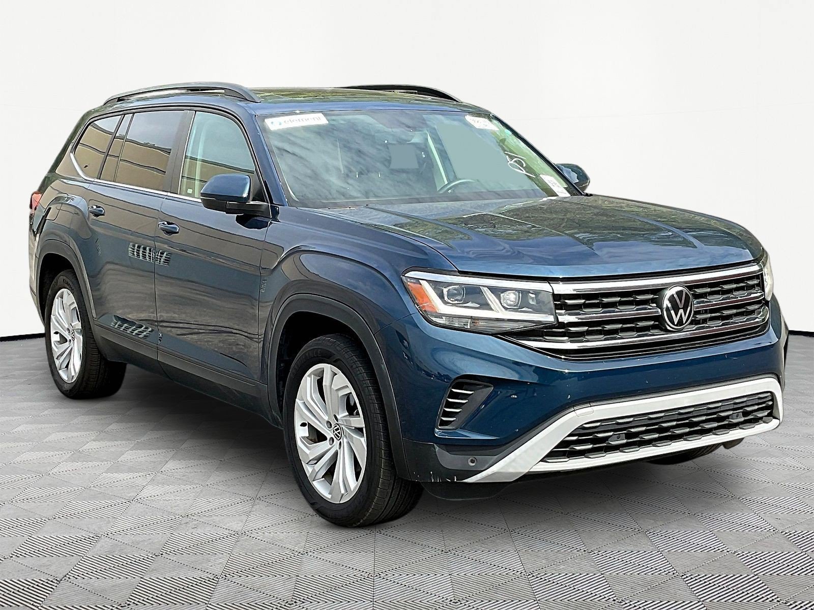 Used 2023 Volkswagen Atlas SE w/ Panoramic Sunroof Package FWD image 3