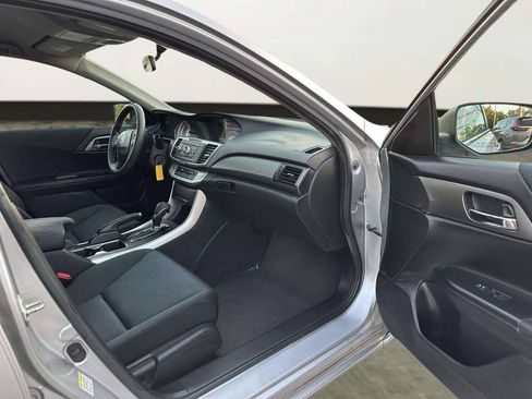 Used 2014 Honda Accord LX image 19