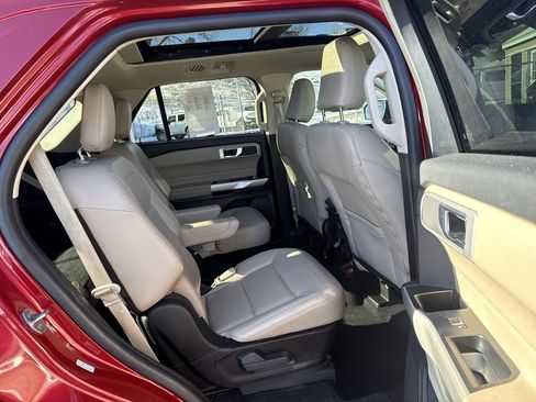 Certified 2022 Ford Explorer XLT w/ Equipment Group 202A image 22