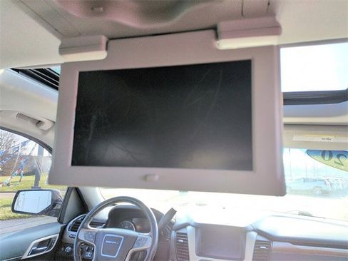 Used 2020 GMC Yukon XL Denali w/ Denali Premium Package image 12