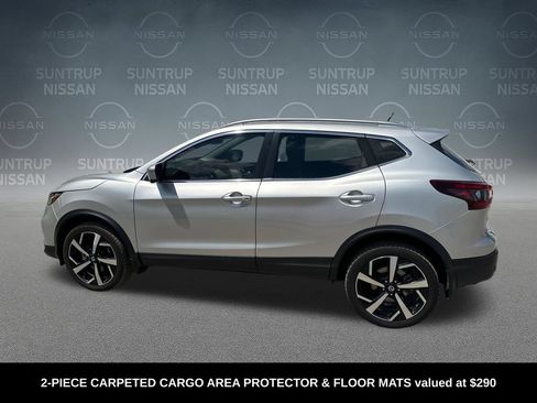 Used 2020 Nissan Rogue Sport SL FWD image 2