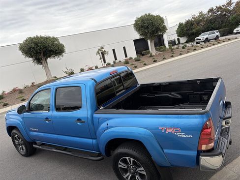 Used 2005 Toyota Tacoma PreRunner image 11