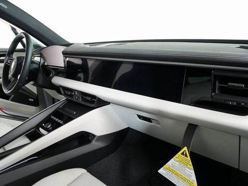 New 2026 Porsche Macan 4S Electric image 25