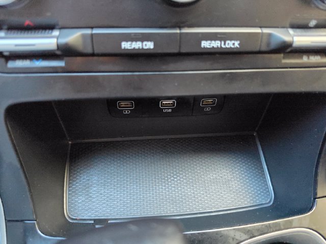 Used 2022 Kia Carnival LX FWD image 47
