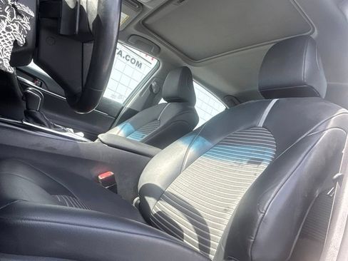 Used 2018 Toyota Camry SE w/ Moonroof Package FWD image 12