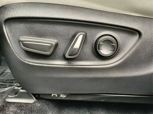 Used 2025 Toyota Grand Highlander AWD image 14