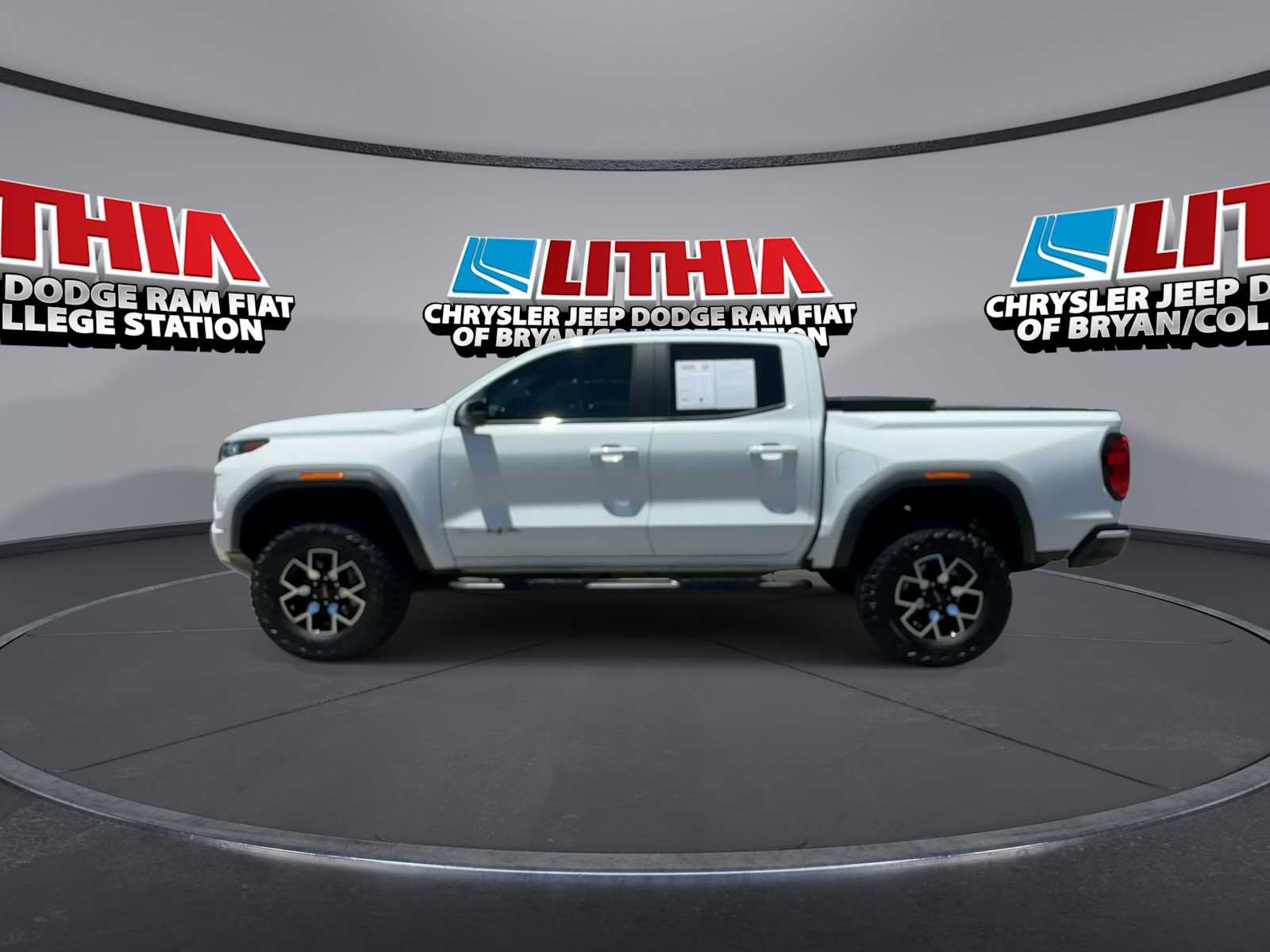 Used 2024 GMC Canyon AT4X AWD/4WD image 5