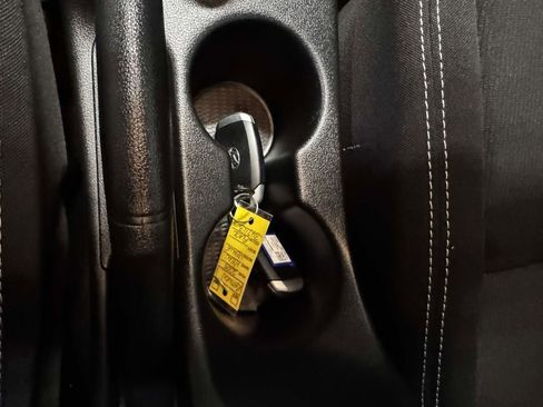 Used 2025 Hyundai Venue SEL image 25