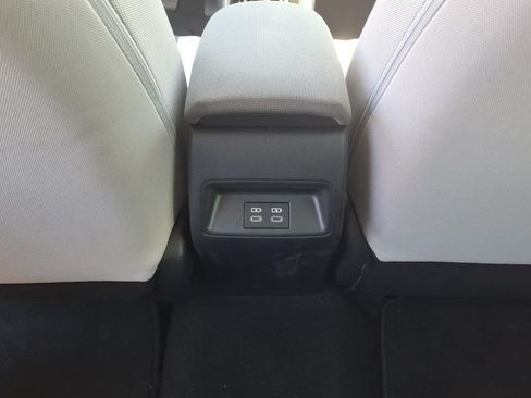 Used 2025 Toyota Corolla LE FWD image 5