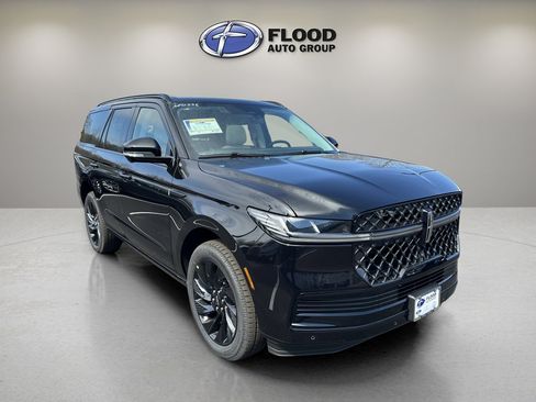 New 2026 Lincoln Navigator Reserve w/ Jet Appearance Package AWD/4WD image 1