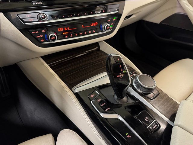 Used 2023 BMW 540i w/ M Sport Package RWD image 19