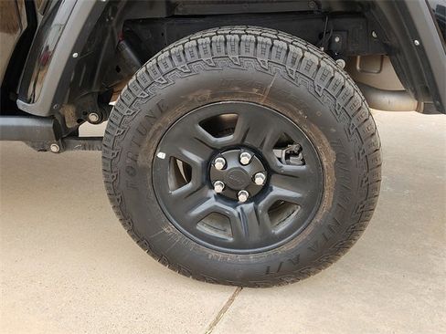 Used 2022 Jeep Gladiator Willys image 7