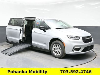 Used 2024 Chrysler Pacifica Touring-L