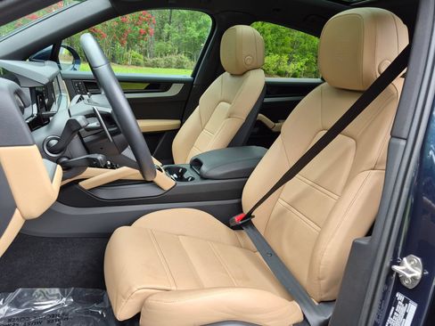 Certified 2026 Porsche Cayenne Coupe AWD/4WD image 5