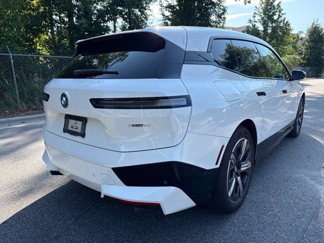 Used 2023 BMW iX xDrive50 w/ Premium Package AWD/4WD image 5