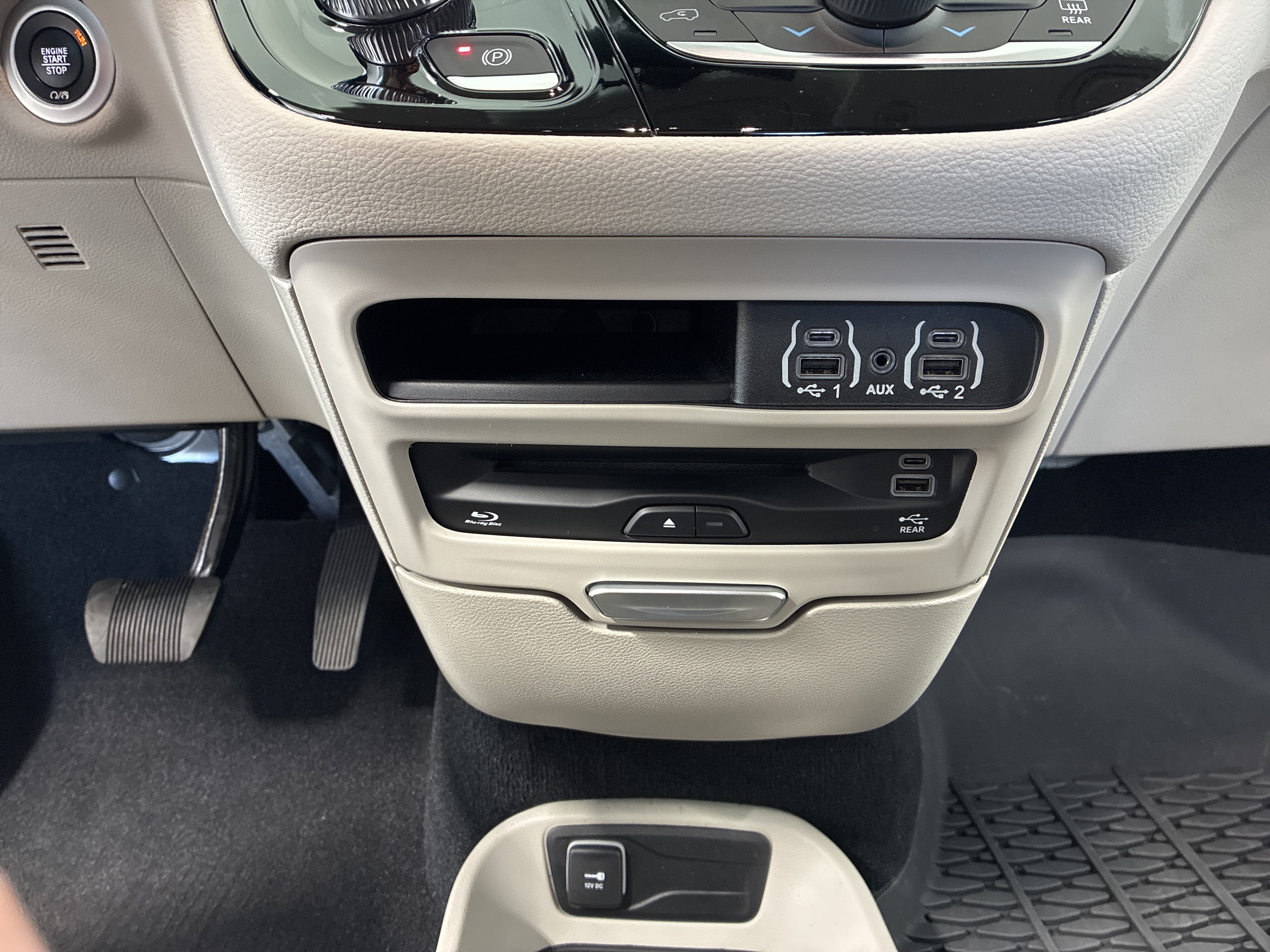 Certified 2024 Chrysler Pacifica Touring-L w/ Uconnect Theater Family Group AWD/4WD image 28