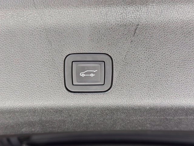 Used 2026 Chevrolet Suburban Premier AWD/4WD image 6