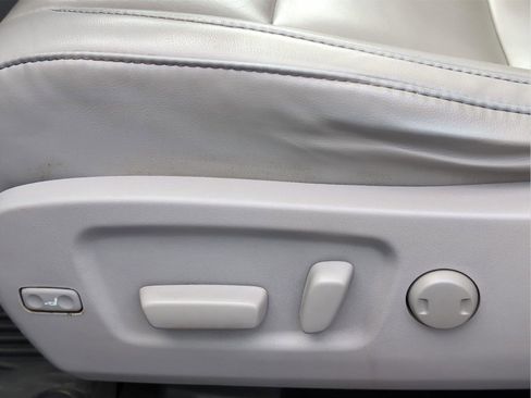 Used 2019 Toyota Highlander XLE image 16