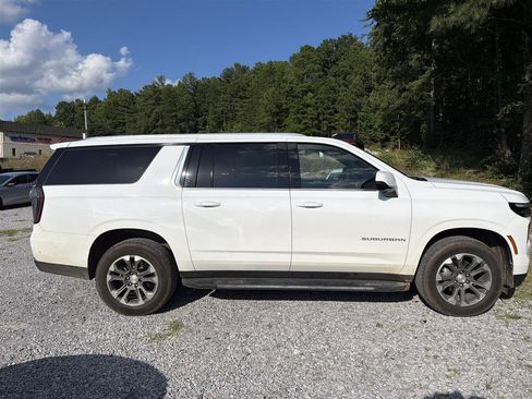 Used 2025 Chevrolet Suburban LT w/ Comfort Package RWD image 6