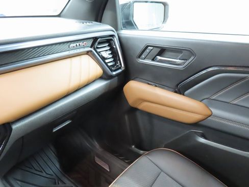 Used 2024 GMC Canyon AT4 image 20