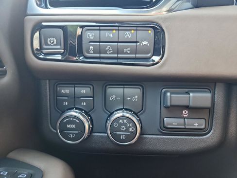 New 2026 GMC Yukon XL Denali Ultimate AWD/4WD image 26