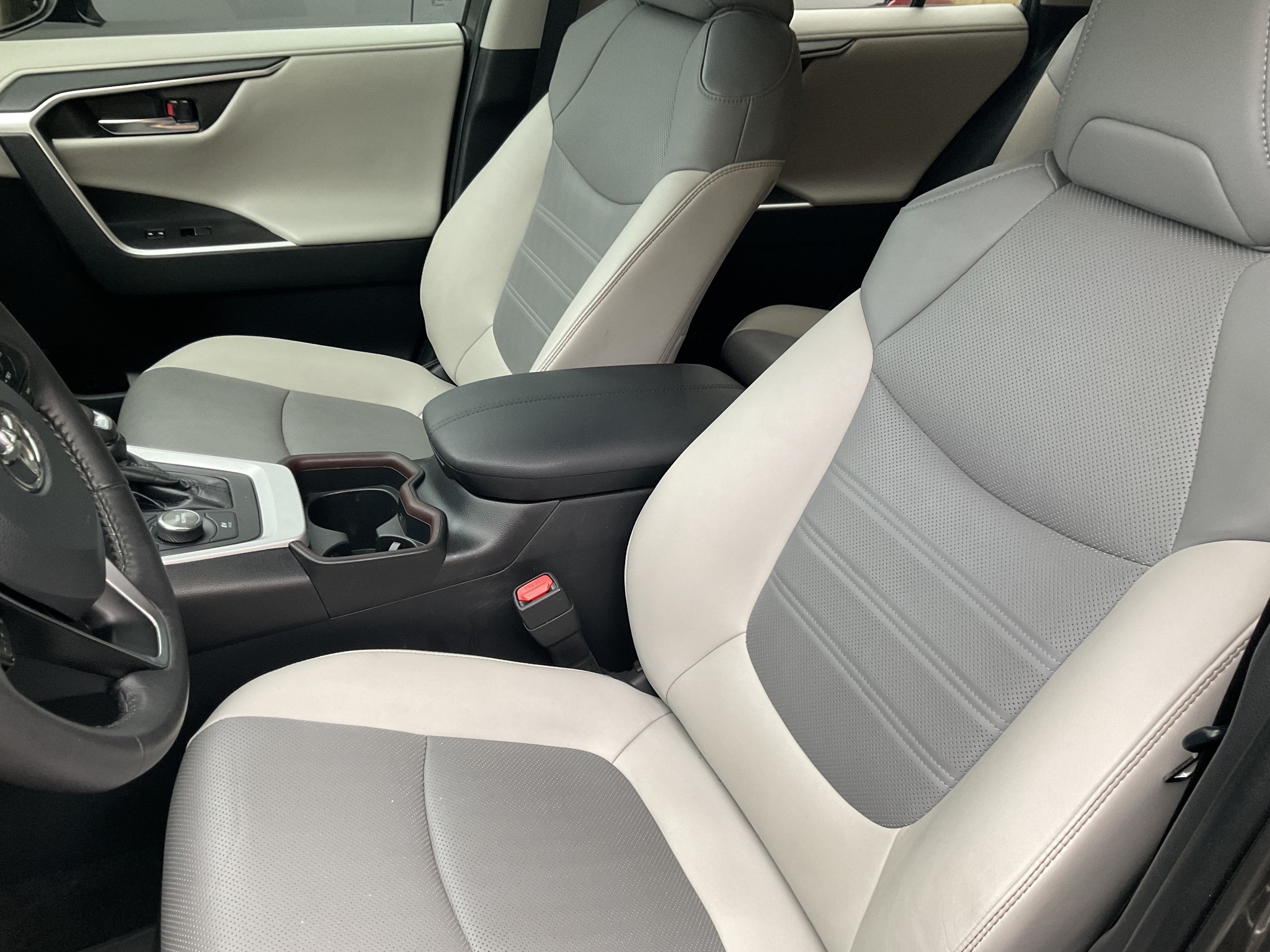 Used 2021 Toyota RAV4 Limited AWD/4WD image 28