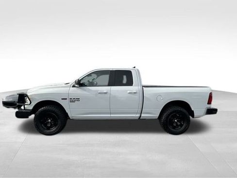Used 2019 RAM 1500 Classic SLT w/ Luxury Group image 3