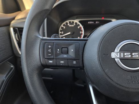 Used 2022 Nissan Rogue SV image 35