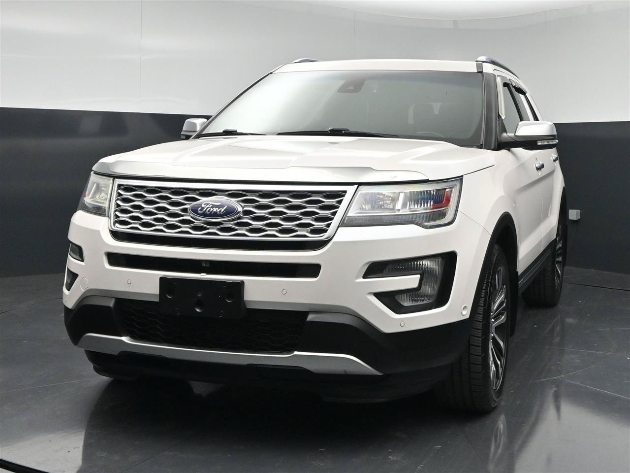 Used 2017 Ford Explorer Platinum AWD/4WD image 2