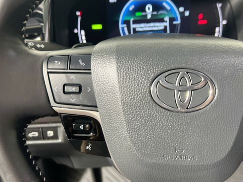 Used 2025 Toyota Camry SE w/ Convenience Package FWD image 18
